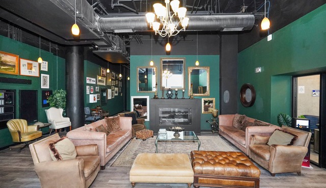 Modern 2BR Oasis Near McCormick & Chicago Downtown