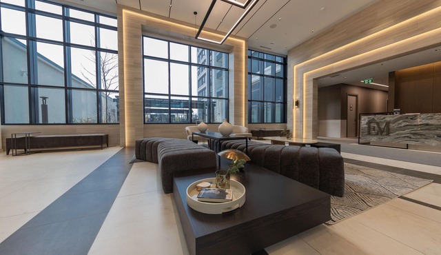 Modern 2BR + Parking + Gym, Etobicoke West Mall