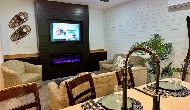 Modern 2BR Retreat in Harbor Springs MI