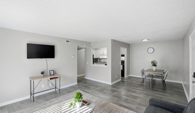 Modern 2BR Retreat Near Stone Mountain