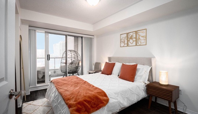 Modern 2BR Style + Balcony in Downtown Toronto