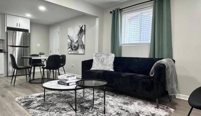 Modern 2BR Stylish Retreat B Downstairs