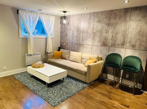 Modern 2BR Suite - 3 Beds- Sleeps 6 - Free Parking - Near Montreal