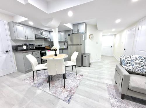 Modern 2BR Suite Private Entrance Parking New