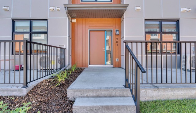 Modern 2BR Townhome in Belmont | AC & Parking