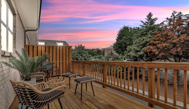 Modern 2BR Townhome King Beds Near Mall GA