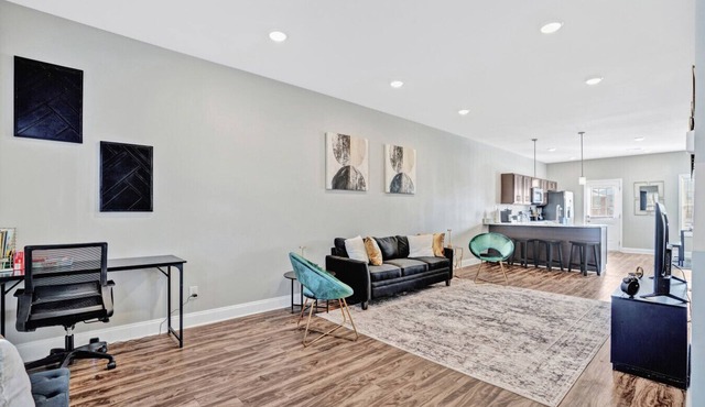 Modern 2BR Townhome w/Ensuite Baths | Near Ft Campbell & Downtown