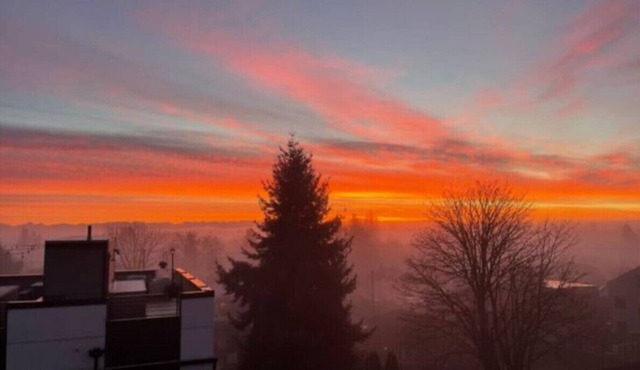 Modern 2BR Townhome w/Rooftop Firepit, BBQ, 85" TV