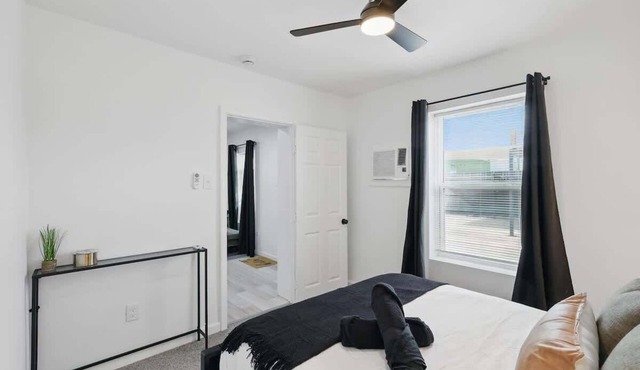 Modern 2BR Unit 3 with Hot Tub