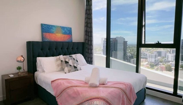 Modern 2BR Unit in Whitehorse | Free Parking