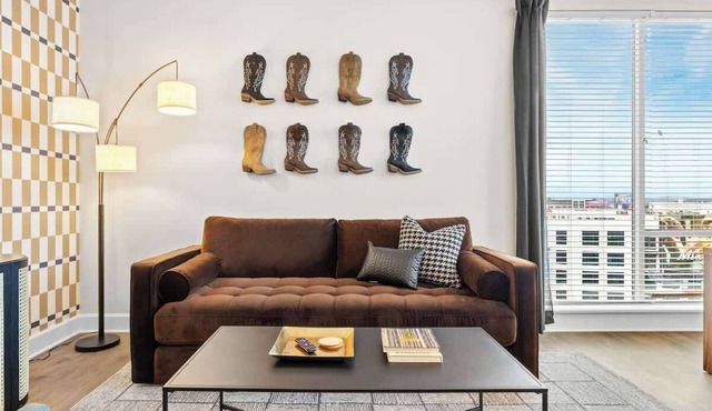 Modern 2BR w/2 King Beds – Near Broadway