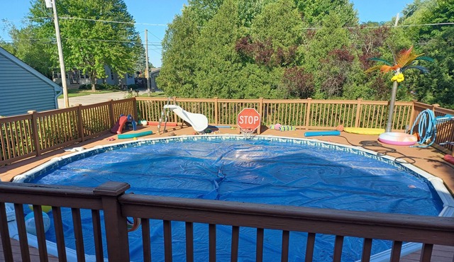 Modern 2BR with private pool right near downtown