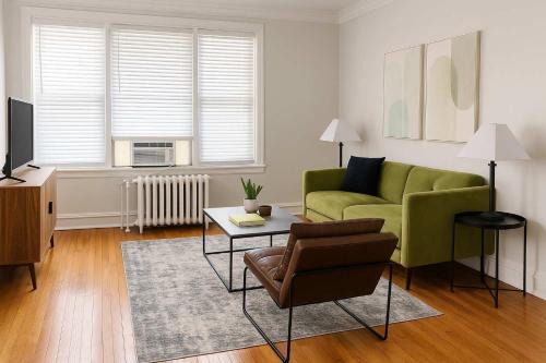 Modern 2BR with Reliable Wi-Fi - Roscoe 30