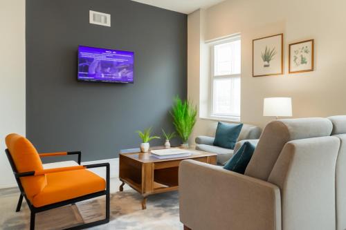 Modern 2BR2BA Sleeps 4 WD Fast WiFiWorkspace