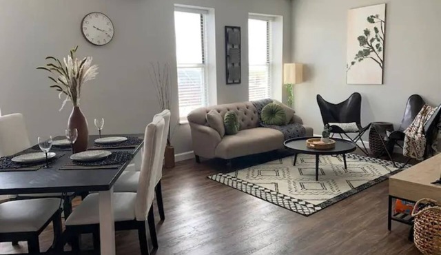 Modern 2nd Floor Duplex Near Arenas, Hospitals, Universities & Major Attractions