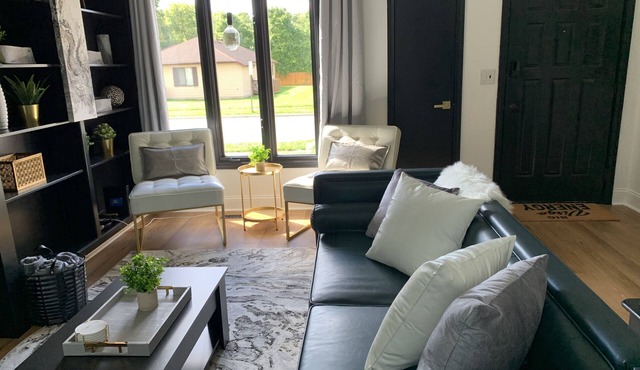 Modern 3 bd next to playground, trials and park