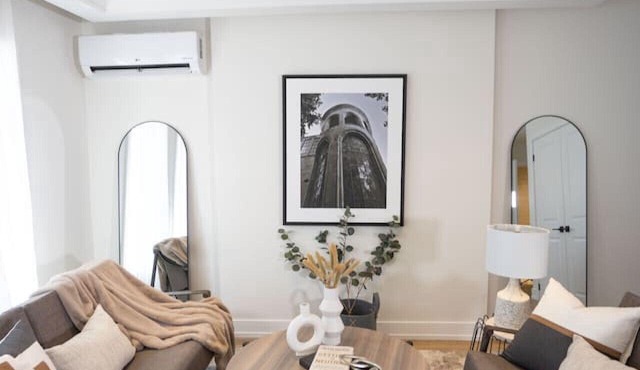 Modern 3-BDR Apartment in Toronto (Unit #4)