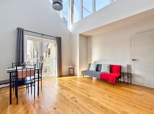 Modern 3 BDR Penthouse Duplex apartment