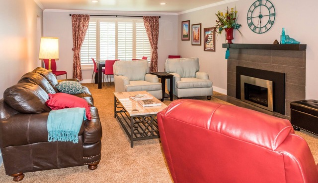 Modern 3 bed, 2 bath home MINUTES from resorts and SLC. Great for families!