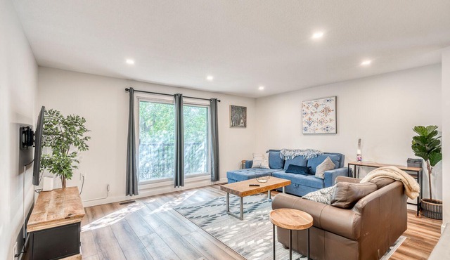 Modern 3 bed, 2 bath with an Unbeatable location and HOT TUB!