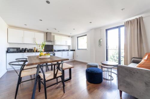 Modern 3 Bed & 3 Bathrooms Flat, Hackney Downs