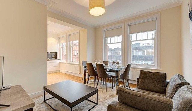 Modern 3 Bed Apartment next to the Park