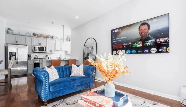 Modern 3-Bed Apt-Parking & W/D