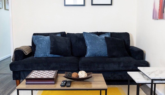 Modern 3-bed Bradley Stoke Self Check-in Free Parking Fast Wi-Fi