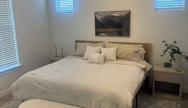 Modern 3 bed condo in heart of Riverton