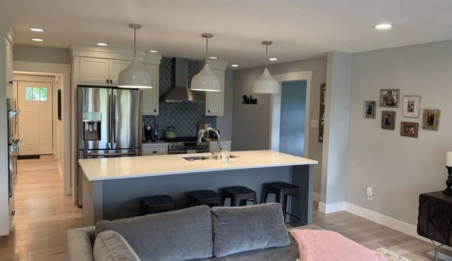 Modern 3-bed Farmhouse, Terre Haute by Mansion™