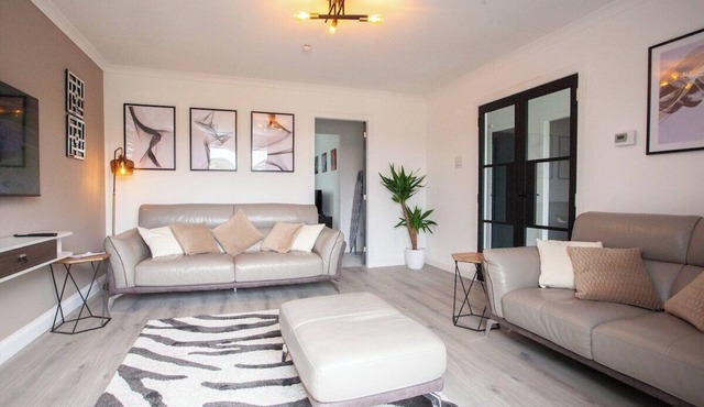 Modern 3 Bed Flat Balloch