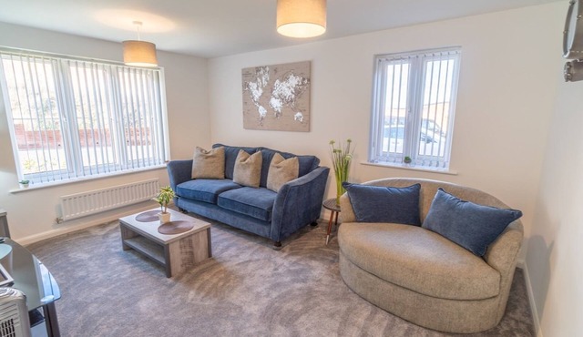 Modern 3-Bed Home with Garden & Free Parking - Pass the Keys