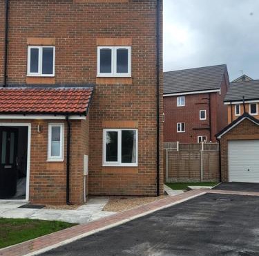 Modern 3-Bed House in Rotherham, WiFi, Garden & Free Parking
