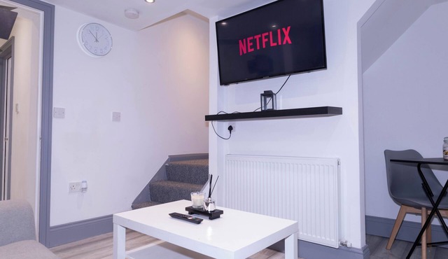 Modern 3 Bed House Near The O2 Free Parking