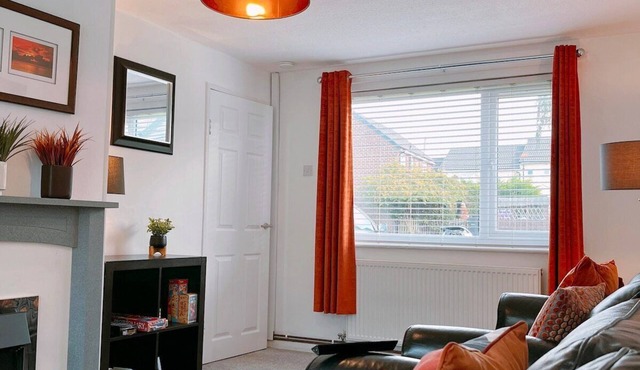 Modern 3 Bed house with parking - Chorley near M61