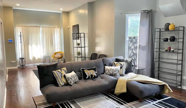 Modern 3 bed near University of Chicago and Hyde Park