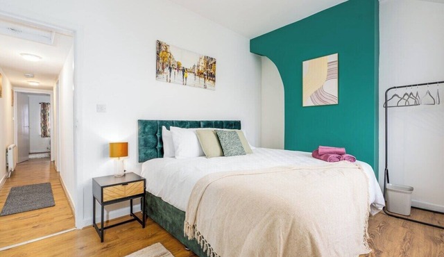 Modern 3 bed perfect for contractors and families