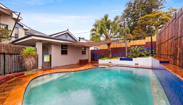 Modern 3-Bed with Pool & Water Views by Beach