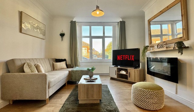 Modern 3 Bedroom Home, Near Hospital, Free Parking