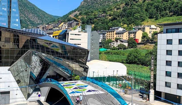 Modern 3-Bedroom Apartment, Andorra City Center