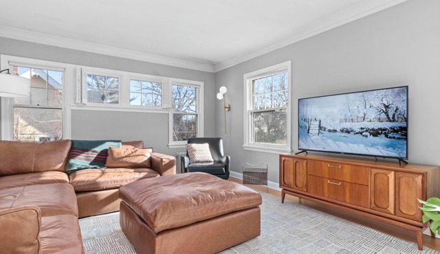 Modern 3 Bedroom Apartment - Kenwood - Lake of Isles - Parks - Quiet