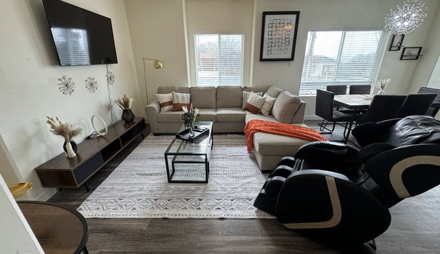 Modern 3 bedroom apartment with massage chair! Minutes to Hill Air Force Base!