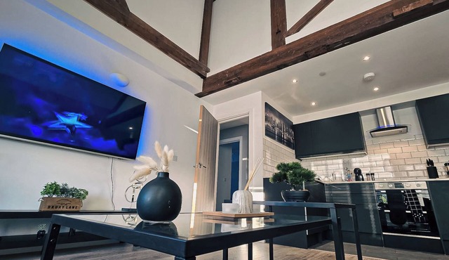 Modern 3-Bedroom Apartment in the Heart of Newport