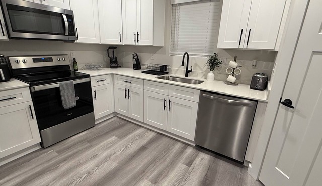 Modern 3-Bedroom Apartment In Hickory, Close to Everything!