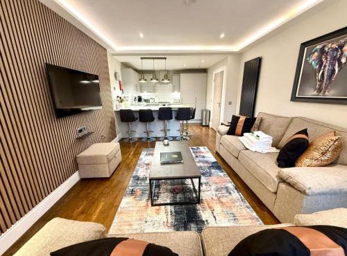 Modern 3 Bedroom Apartment, West End
