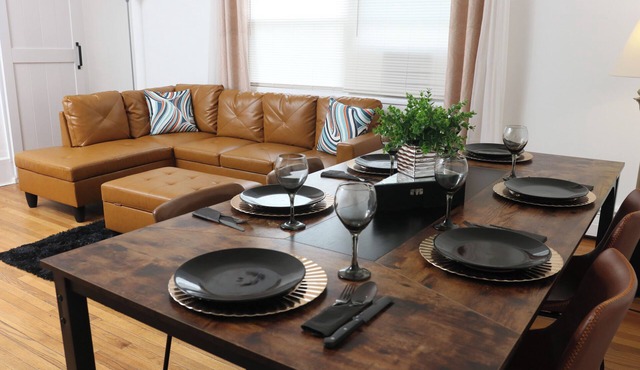 Modern 3 bedroom bungalow house, private parking, Bbq area/Wifii