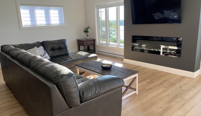 Modern 3 Bedroom Cottage on Mira River