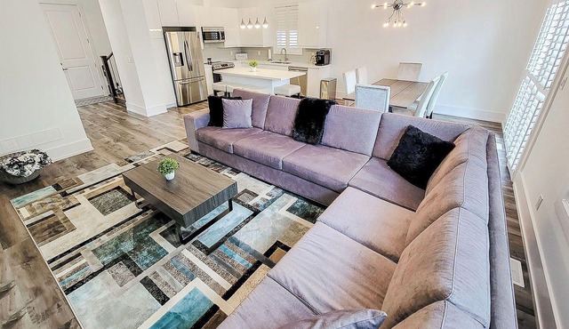 Modern 3 Bedroom House in Niagara Falls