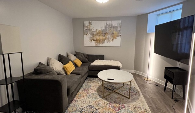 Modern 3 Bedroom Close to Downtown Chicago