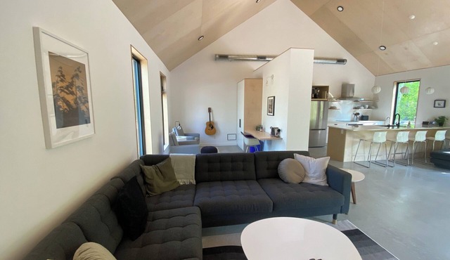 Modern 3 bedroom dog friendly cabin